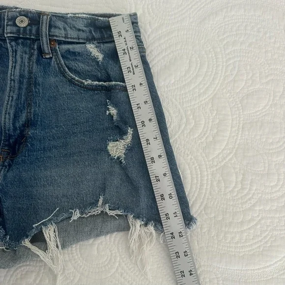 Abercrombie Curve Love Mom Shorts High Rise Distressed Raw Hem Size 25 - Picture 9 of 16